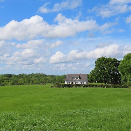 La Maison Aux Pignons Verts La Chapelle-Saint-Aubert Exteriör bild