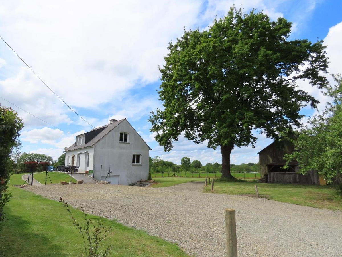 La Maison Aux Pignons Verts La Chapelle-Saint-Aubert Exteriör bild