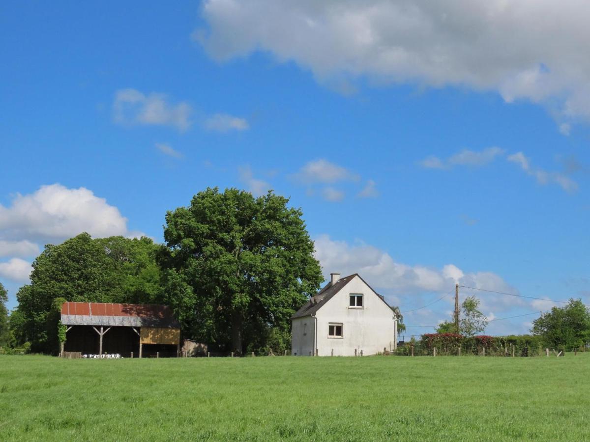 La Maison Aux Pignons Verts La Chapelle-Saint-Aubert Exteriör bild